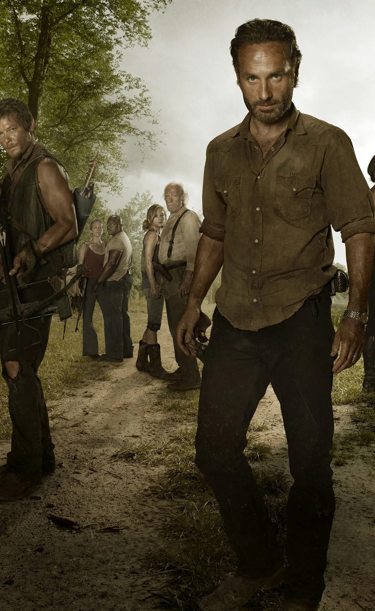 (L-R) Lori Grimes (Sarah Wayne Callies); Carl Grimes (Chandler Riggs); Daryl Dixon (Norman Reedus); Carol (Melissa Suzanne McBride); T-Dog (Robert 'IronE' Singleton); Beth Greene (Emily Kinney); Hershel Greene (Scott Wilson); Rick Grimes (Andrew Lincoln); Maggie Greene (Lauren Cohan); Glenn (Steven Yeun); The Governor (David Morrissey); Michonne (Danai Gurira) and Andrea (Laurie Holden) - The Walking Dead - Season 3 - Full cast photo - Photo Credit: Frank Ockenfels/AMC